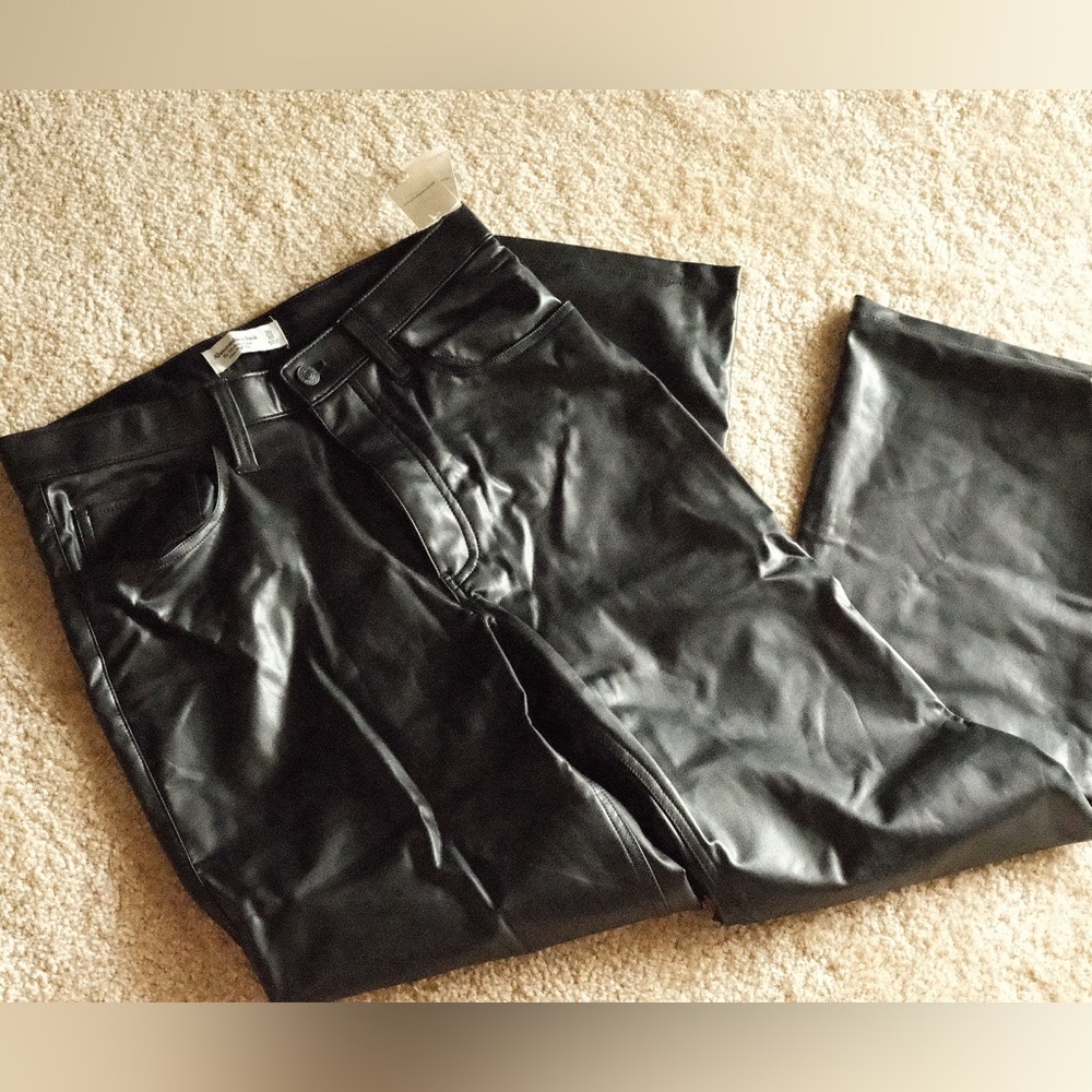 Abercrombie & Fitch Faux Leather 90s Relaxed Pants